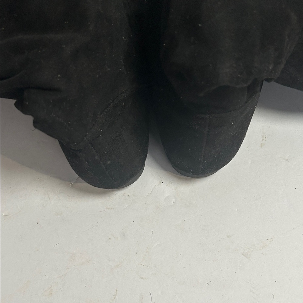 Elegant Black Over the Knee Boots In Size 8W - Picture 7 of 16
